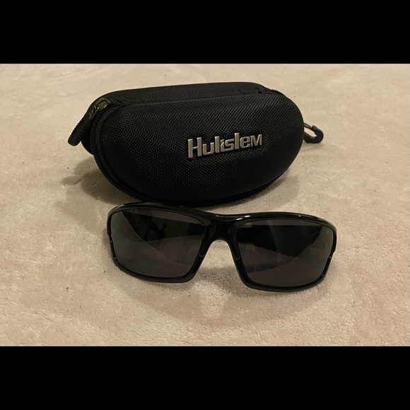 Stylish Black Sunglasses - Picture 2 of 3